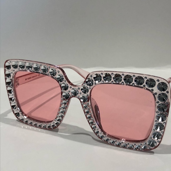 💕 last pair Women’s sunglasses. - Picture 2 of 8